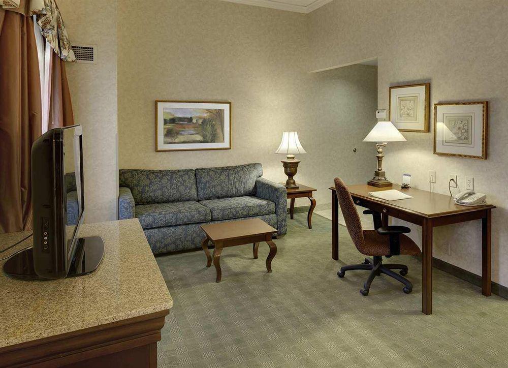 Hampton & Cleveland-beachwood Hotel 3*