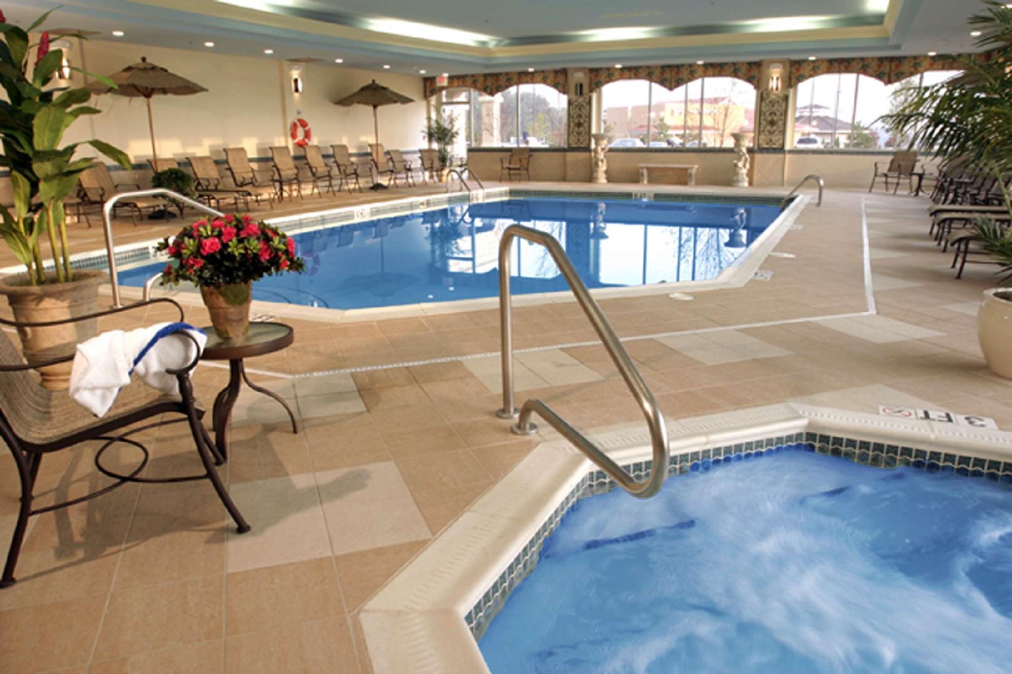 Hampton & Cleveland-beachwood Hotel 3*