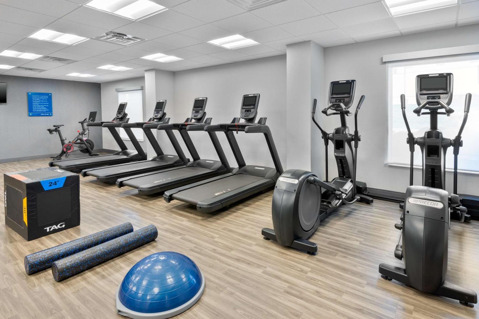 Hampton & Cleveland-beachwood Hotel 3*