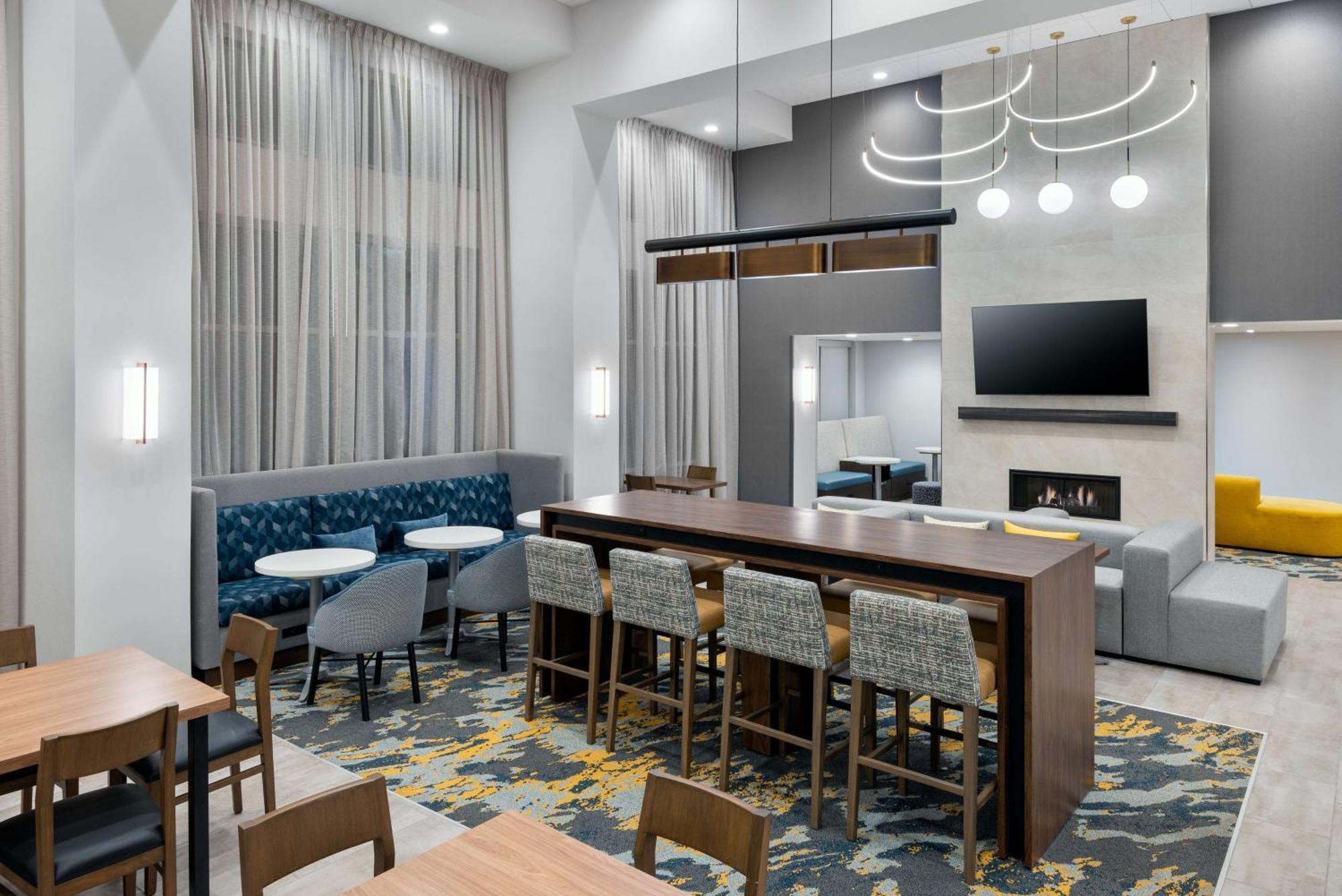 Hampton & Cleveland-beachwood Hotel 3*