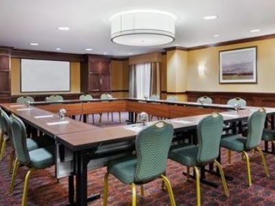 Hampton & Cleveland-beachwood Hotel 3*